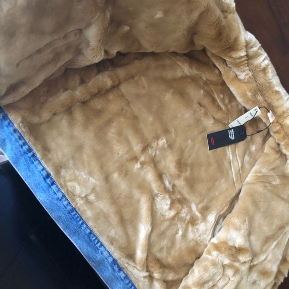 Levis Reversible Faux Fur Denim Dad Trucker Jacket - Picture 4 of 10